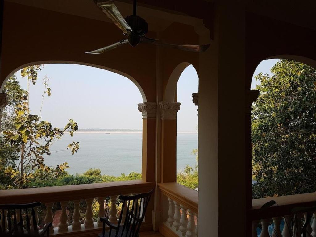 Le Relais De Chhlong Otel Kratie Dış mekan fotoğraf